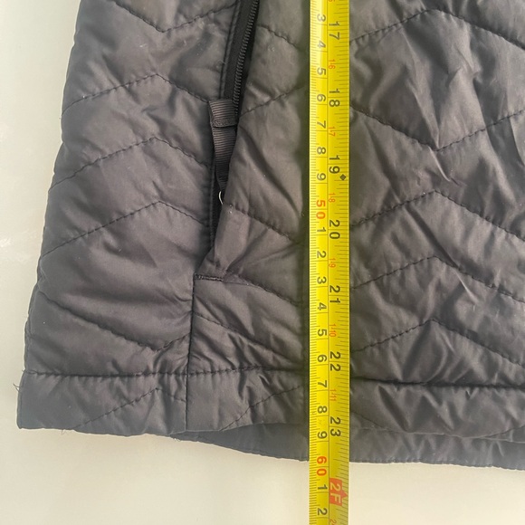 The North Face Quilted Puffer Jacket - Picture 7 of 12